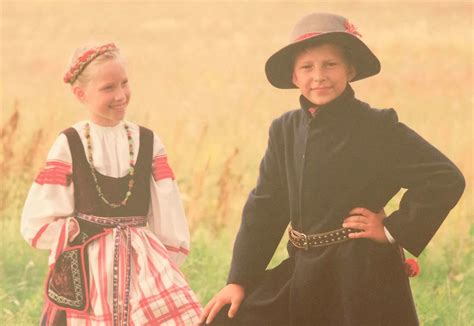 Tradiciniai lietuviški krikštynų drabužiai