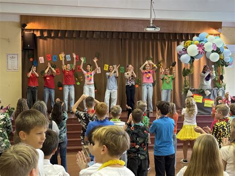 Penktokai, dalyvaujantys krikštynų estafetėje