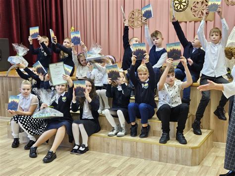 Gimnazijos direktorė sveikina penktokus