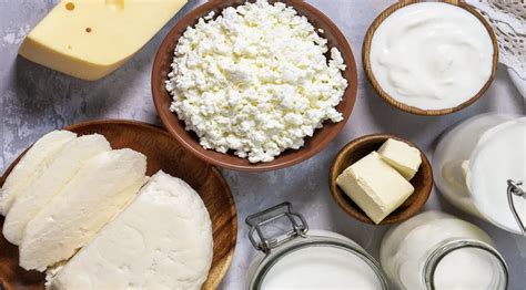 Įvairūs maisto produktai, skatinantys pieno gamybą