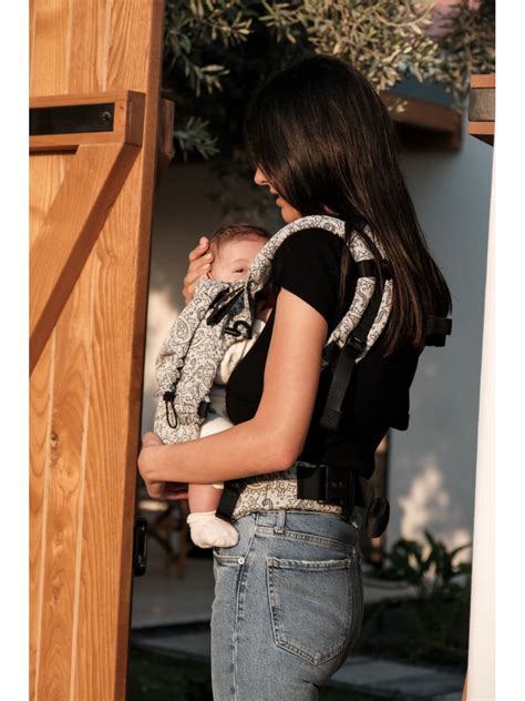 Ergobaby nešynės su kūdikiu