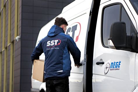 Logistikos partnerių logotipai ir pristatymo parinktys
