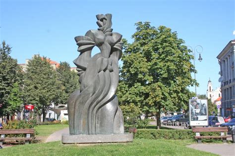 Barboros Radvilaitės paminklas