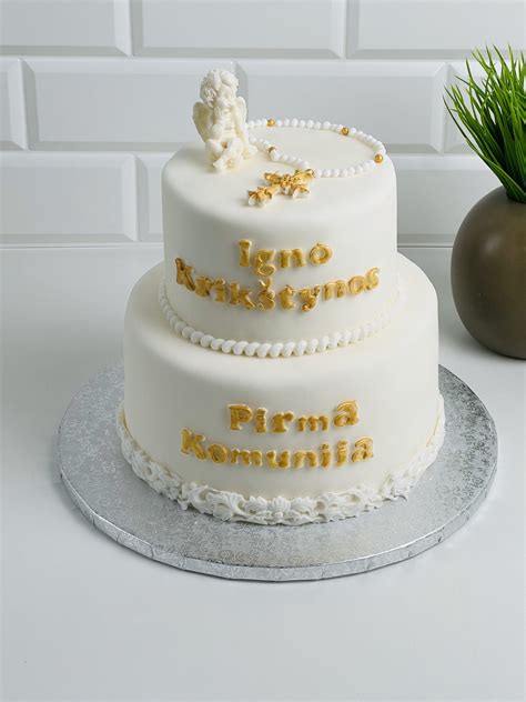 krikštynų tortas su figūrėlėmis