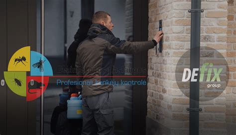 Kenkėjų kontrolės ekspertai dirba