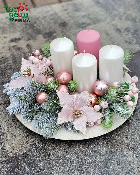 Advento vainikas su žvakėmis