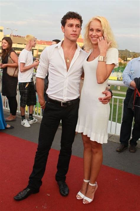 Ineta Stasiulytė ir Deividas Meškauskas su dukra