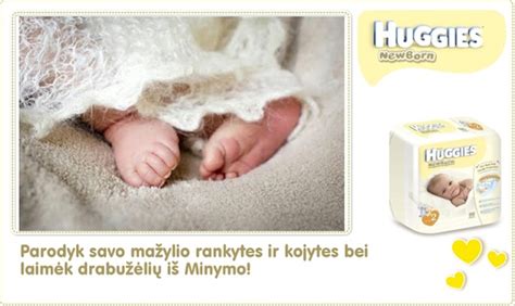 Kūdikis su švariomis ir tvarkingomis rankytėmis