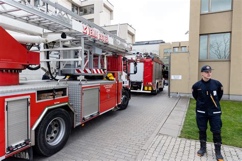 Infografika su sunkios hiperemezės požymiais