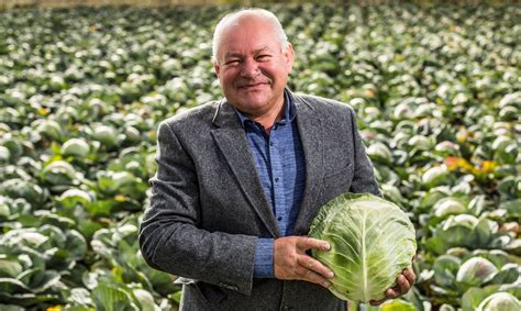 Ūkininkas V. Girdzijauskas sako, kad pagalbinių darbininkų paieška visada sudėtinga