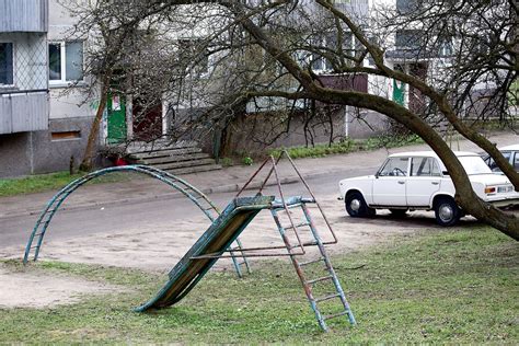 Valstybės tarnautojai dirbantys su vaikais