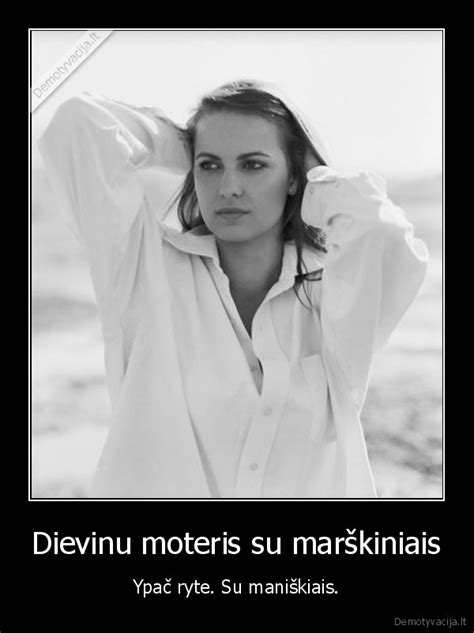Moteris su sportiniu laikrodžiu