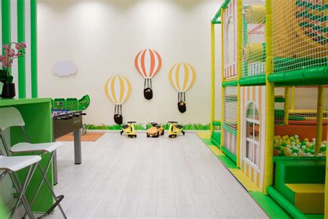 Vaikų žaidimo kambarys su gyvūnų zona