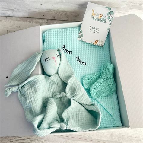 Įvairios dovanos naujagimiui