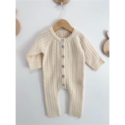 Kūdikio megztukas ir kombinezonas iš merino vilnos
