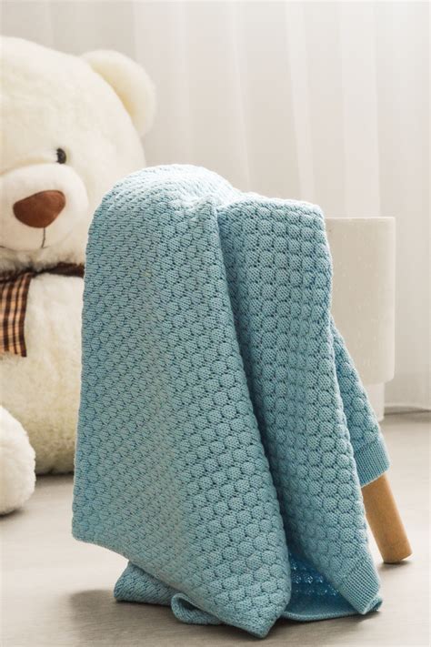 Įvairūs megzti drabužėliai kūdikiams