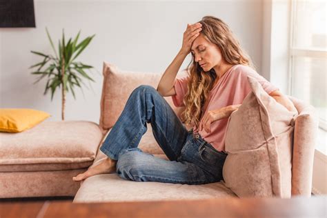 Moteris jaučianti pykinimą