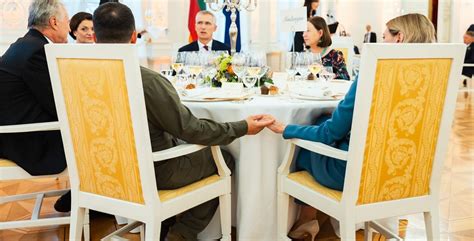 Šeima laikosi už rankų