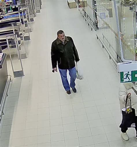 Moteris atlieka vaisingumo tyrimą