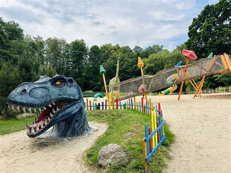 Dinozaurų skulptūros Dino parke