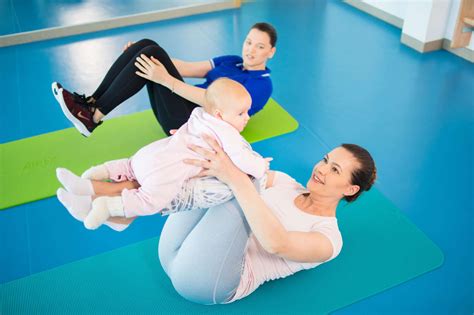 Vaikas, naudojantis „I-Dance“ reabilitacijos įrangą