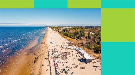 Latvijos pajūrio vaizdas su šeima