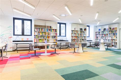 Nacionalinės bibliotekos interjeras su vaikų literatūros skyriumi