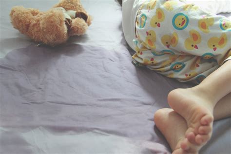 vaikas šlapinasi į lovą