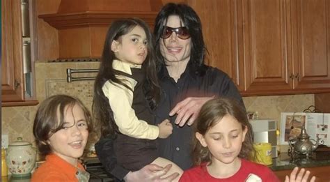Michaelo Jacksono vaikai Prince'as, Paris ir Bigi ant raudonojo kilimo