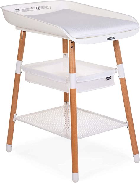 Vystymo stalas su naujagimiu