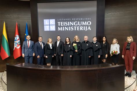 Teismo salė arba simbolinė teisingumo iliustracija