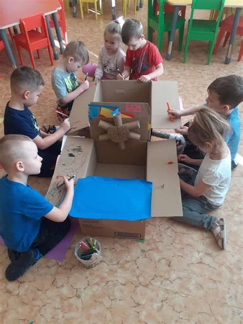 Vaikai dalyvauja STEAM projekte