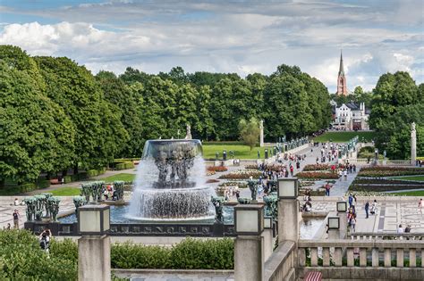 Viena iš Ventsplio karvučių skulptūrų