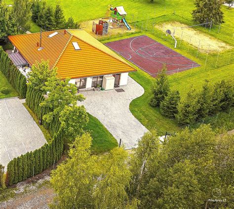 Jaukus apartamentų kiemelis su žaidimų zona