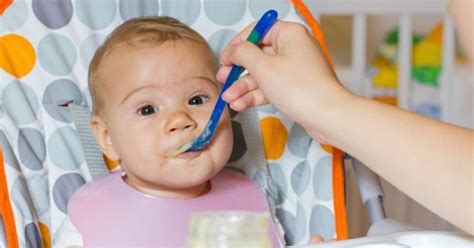 Kūdikis atpila pieną