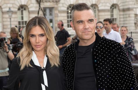 Robbie Williamsas su žmona Ayda ir vaikais