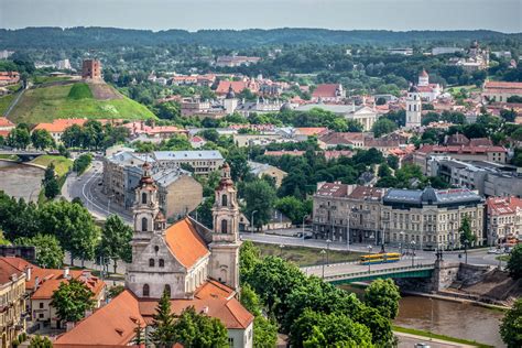 Nuotrauka: Vilniaus miesto panorama su bažnyčiomis