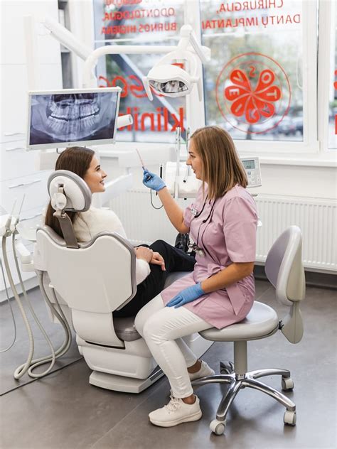 odontologo konsultacija su tėvais ir vaiku