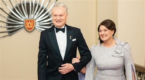 Prezidentas Gitanas Nausėda su žmona Diana ir dukromis