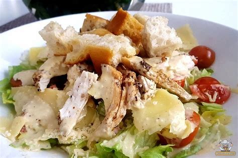 ingredientai Cezario padažui dubenyje