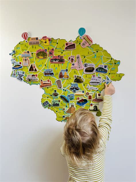 Prancūzijos žemėlapis su vaikų auklėjimo simboliais