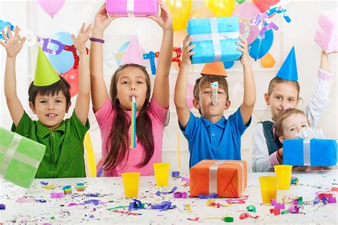 vaiku gimtadienis specialiai irengtame autobuse