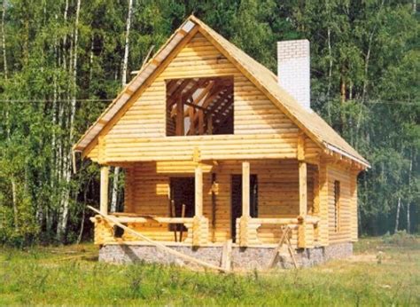 Nuotrauka su įvairiais medinių namelių modeliais vaikams