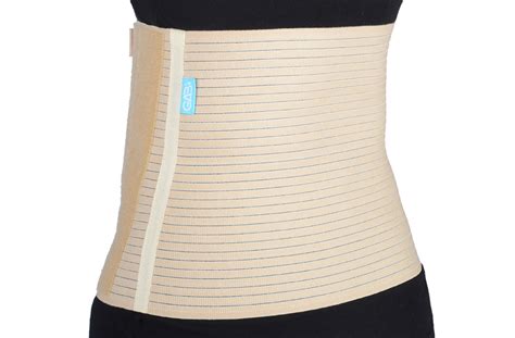 Moters kūnas po gimdymo su akcentu ant pilvo srities