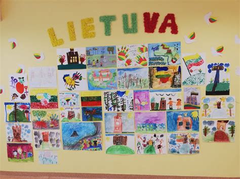 Vaizdas su vaikų piešiniais, kuriuose pavaizduota Lietuva