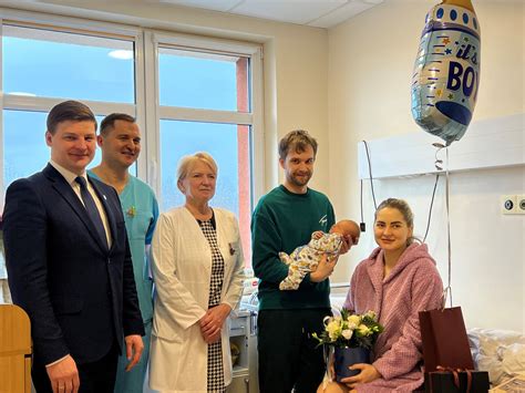 Nuotrauka, kurioje matomi du maži berniukai, panašūs į brolius Kučinskus