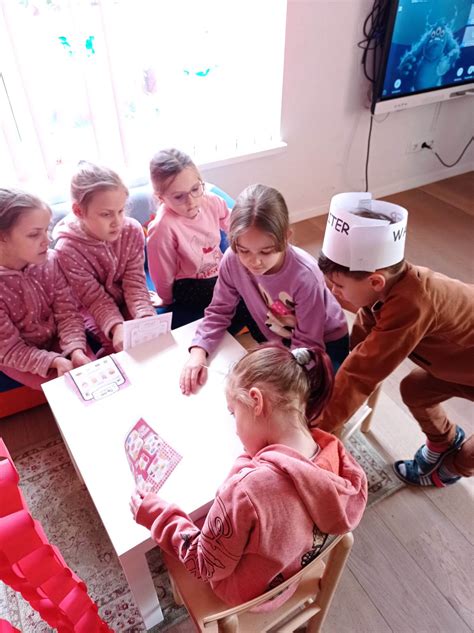 vaikai mokosi anglų kalbos darželyje