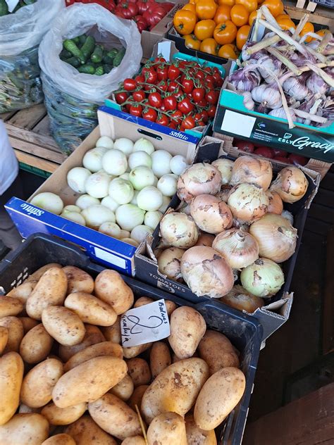 Nuotrauka su įvairiais daržovių ir vaisių tyrelėmis