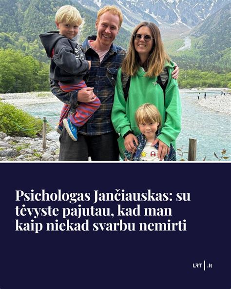 vaikai juokiasi