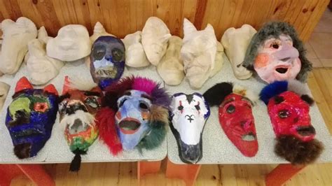 Papjė mašė Helovino kaukės gamyba